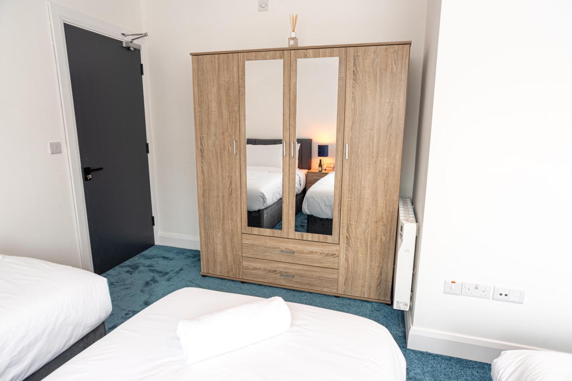 ホテル Westwood Court ゴールウェイ エクステリア 写真